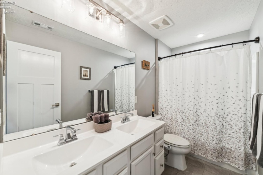 9157 Winfield, North Ridgeville, 44039, 3 Bedrooms Bedrooms, ,4 BathroomsBathrooms,Residential,For Sale,Winfield,20261245