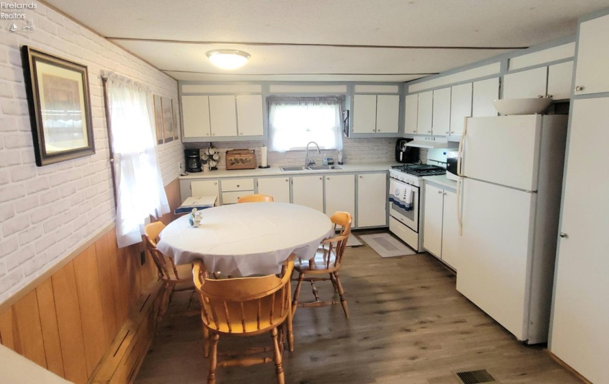 999 Buck Road, Marblehead, 43440, 2 Bedrooms Bedrooms, ,1 BathroomBathrooms,Residential,For Sale,Buck,20261348