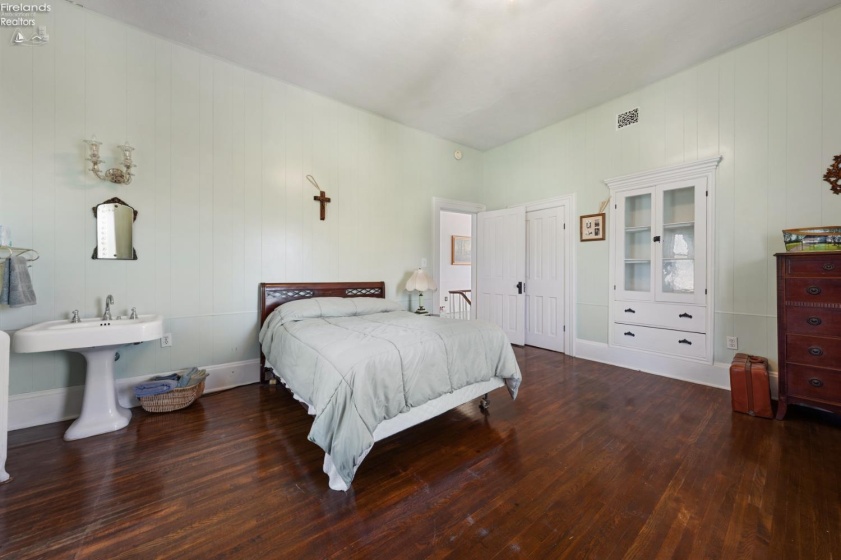 1860 Shore Drive, Middle Bass Island, 43446, 5 Bedrooms Bedrooms, ,2 BathroomsBathrooms,Residential,For Sale,Shore,20261146