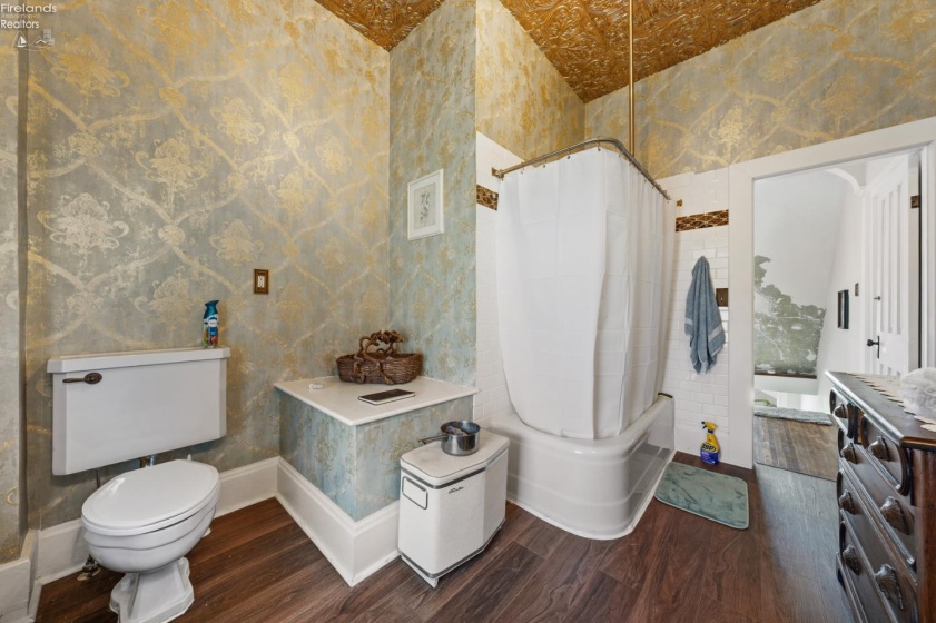 1860 Shore Drive, Middle Bass Island, 43446, 5 Bedrooms Bedrooms, ,2 BathroomsBathrooms,Residential,For Sale,Shore,20261146