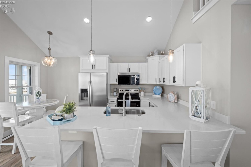 545 Lakeshore Drive, Port Clinton, 43452, 3 Bedrooms Bedrooms, ,2 BathroomsBathrooms,Residential,For Sale,Lakeshore,20261375