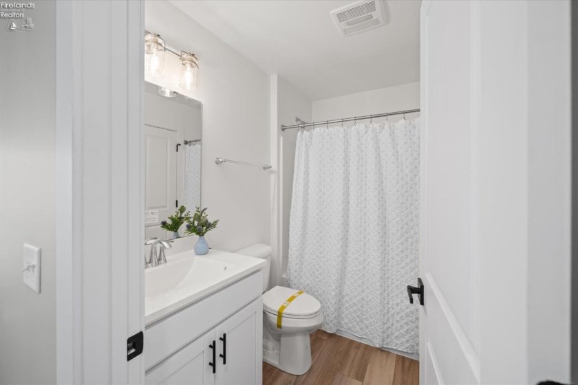 545 Lakeshore Drive, Port Clinton, 43452, 3 Bedrooms Bedrooms, ,2 BathroomsBathrooms,Residential,For Sale,Lakeshore,20261375