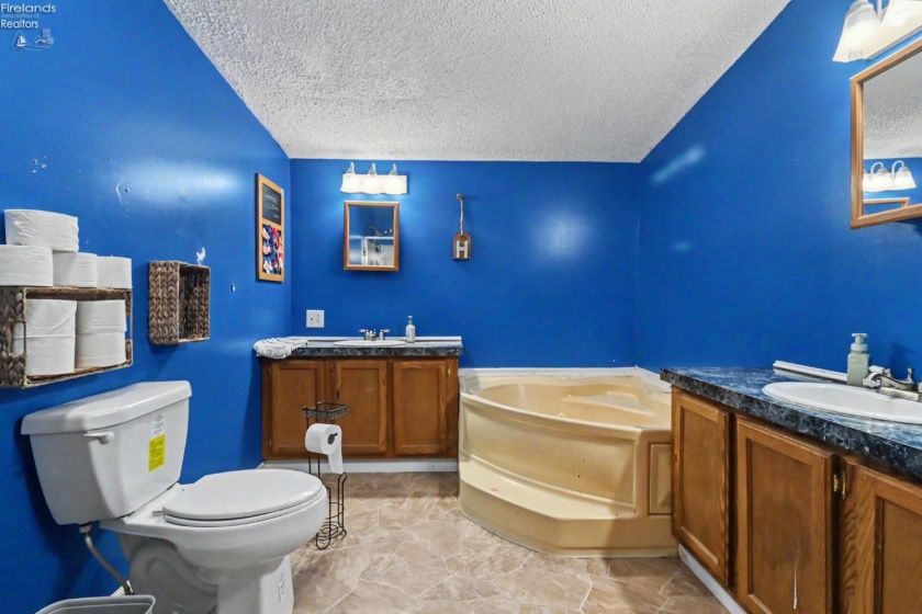 2068 Crescent Road, Greenwich, 44837, 4 Bedrooms Bedrooms, ,2 BathroomsBathrooms,Residential,For Sale,Crescent,20261373