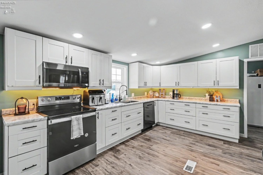 2068 Crescent Road, Greenwich, 44837, 4 Bedrooms Bedrooms, ,2 BathroomsBathrooms,Residential,For Sale,Crescent,20261373