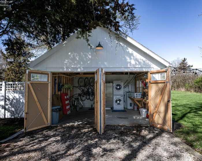 321 Harbor Lane, Kelleys Island, 43438, 4 Bedrooms Bedrooms, ,2 BathroomsBathrooms,Residential,For Sale,Harbor,20261135