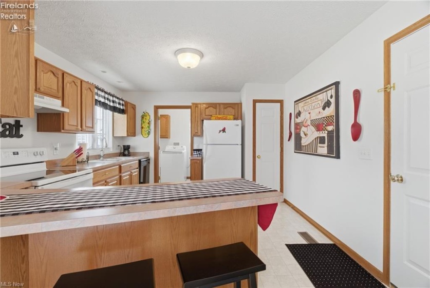 519 Heather Woods Drive, Elyria, 44035, 2 Bedrooms Bedrooms, ,2 BathroomsBathrooms,Residential,For Sale,Heather Woods,20261379