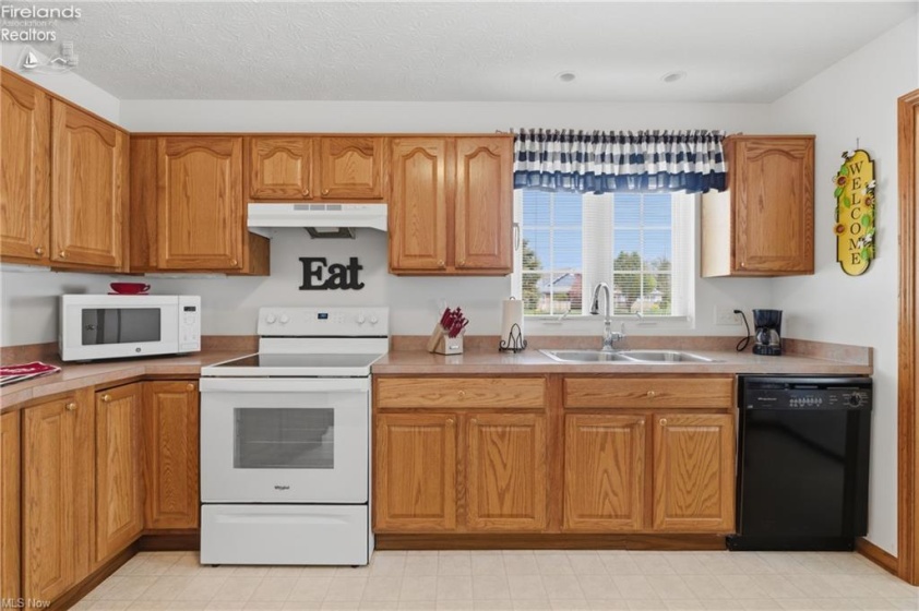 519 Heather Woods Drive, Elyria, 44035, 2 Bedrooms Bedrooms, ,2 BathroomsBathrooms,Residential,For Sale,Heather Woods,20261379