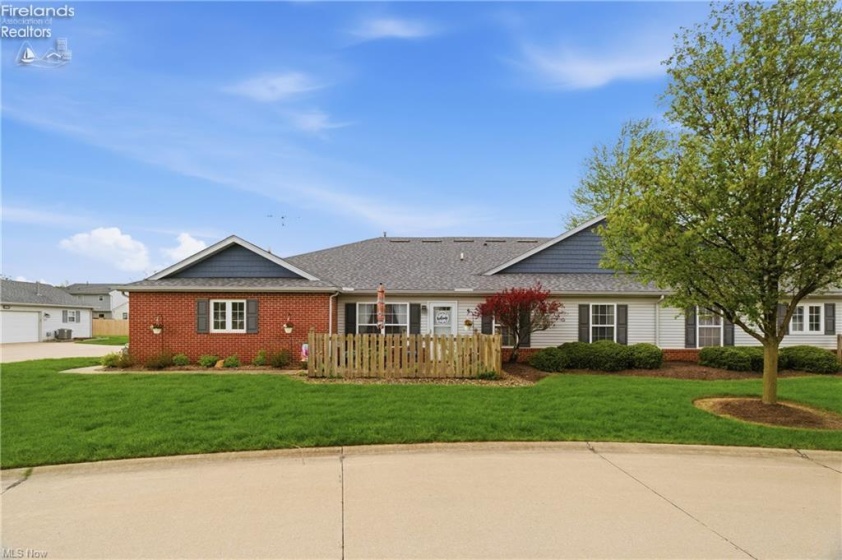 519 Heather Woods Drive, Elyria, 44035, 2 Bedrooms Bedrooms, ,2 BathroomsBathrooms,Residential,For Sale,Heather Woods,20261379