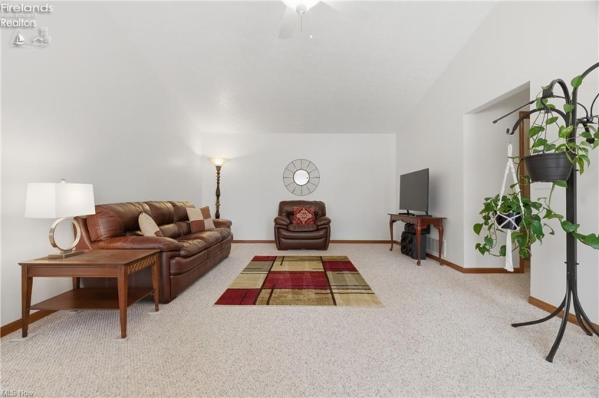 519 Heather Woods Drive, Elyria, 44035, 2 Bedrooms Bedrooms, ,2 BathroomsBathrooms,Residential,For Sale,Heather Woods,20261379