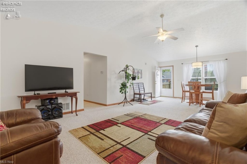 519 Heather Woods Drive, Elyria, 44035, 2 Bedrooms Bedrooms, ,2 BathroomsBathrooms,Residential,For Sale,Heather Woods,20261379