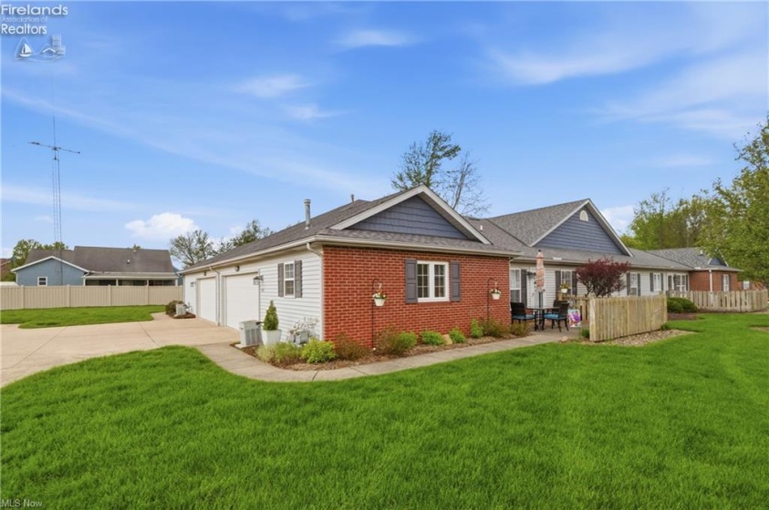 519 Heather Woods Drive, Elyria, 44035, 2 Bedrooms Bedrooms, ,2 BathroomsBathrooms,Residential,For Sale,Heather Woods,20261379