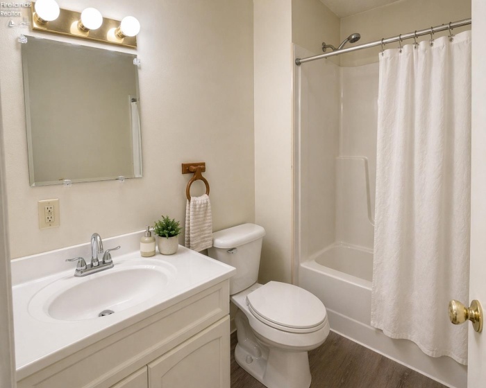 924 Ottawa Drive, Port Clinton, 43452, 2 Bedrooms Bedrooms, ,1 BathroomBathrooms,Residential,For Sale,Ottawa,20261399