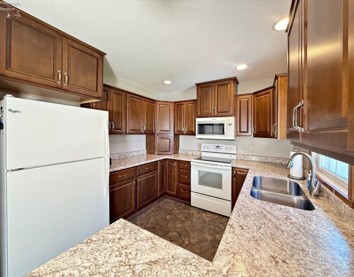 333 Greenbrier Court, Tiffin, 44883, 2 Bedrooms Bedrooms, ,2 BathroomsBathrooms,Residential,For Sale,Greenbrier,20261374