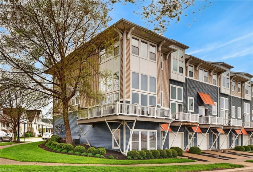 303 Arizona Avenue, Lorain, 44052, 3 Bedrooms Bedrooms, ,4 BathroomsBathrooms,Residential,For Sale,Arizona,20261325