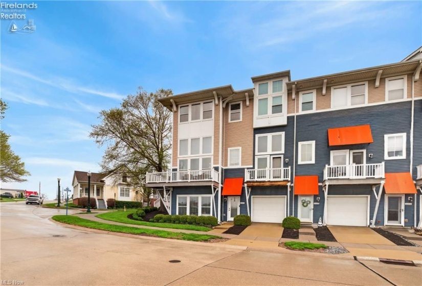 303 Arizona Avenue, Lorain, 44052, 3 Bedrooms Bedrooms, ,4 BathroomsBathrooms,Residential,For Sale,Arizona,20261325