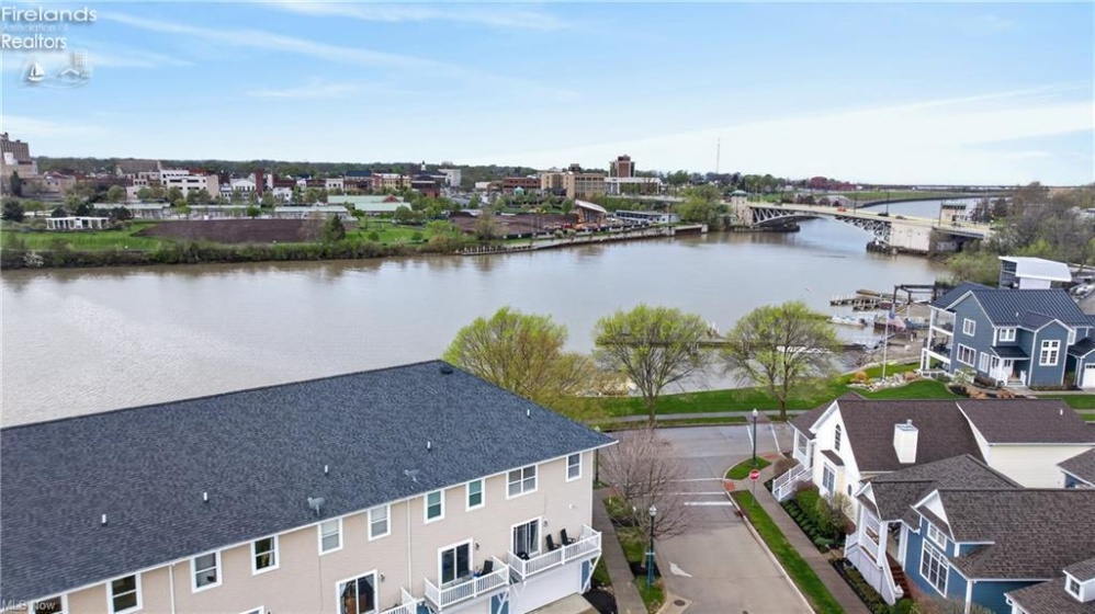 303 Arizona Avenue, Lorain, 44052, 3 Bedrooms Bedrooms, ,4 BathroomsBathrooms,Residential,For Sale,Arizona,20261325