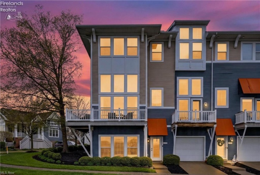 303 Arizona Avenue, Lorain, 44052, 3 Bedrooms Bedrooms, ,4 BathroomsBathrooms,Residential,For Sale,Arizona,20261325