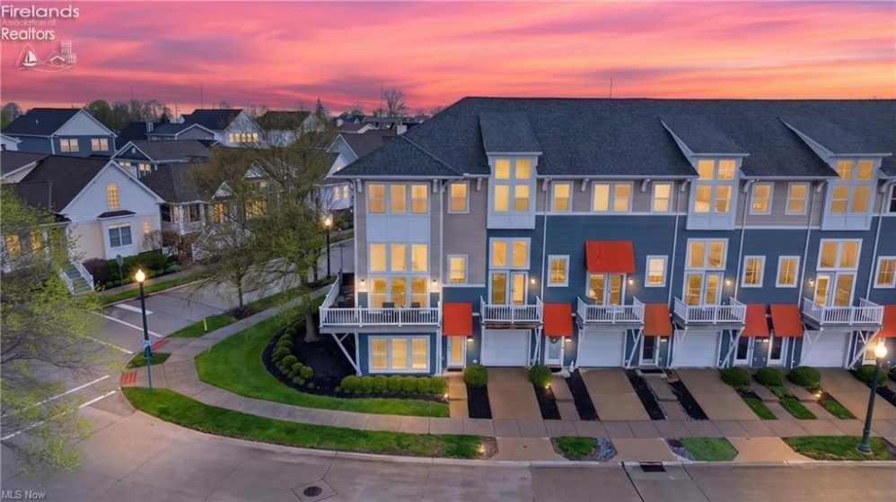 303 Arizona Avenue, Lorain, 44052, 3 Bedrooms Bedrooms, ,4 BathroomsBathrooms,Residential,For Sale,Arizona,20261325