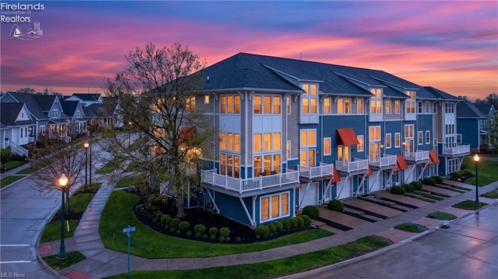 303 Arizona Avenue, Lorain, 44052, 3 Bedrooms Bedrooms, ,4 BathroomsBathrooms,Residential,For Sale,Arizona,20261325