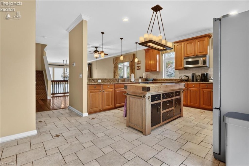 303 Arizona Avenue, Lorain, 44052, 3 Bedrooms Bedrooms, ,4 BathroomsBathrooms,Residential,For Sale,Arizona,20261325