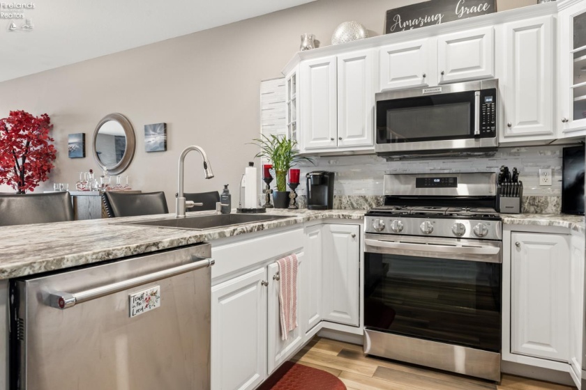 1213 Lakeshore Drive, Port Clinton, 43452, 3 Bedrooms Bedrooms, ,4 BathroomsBathrooms,Residential,For Sale,Lakeshore,20261347