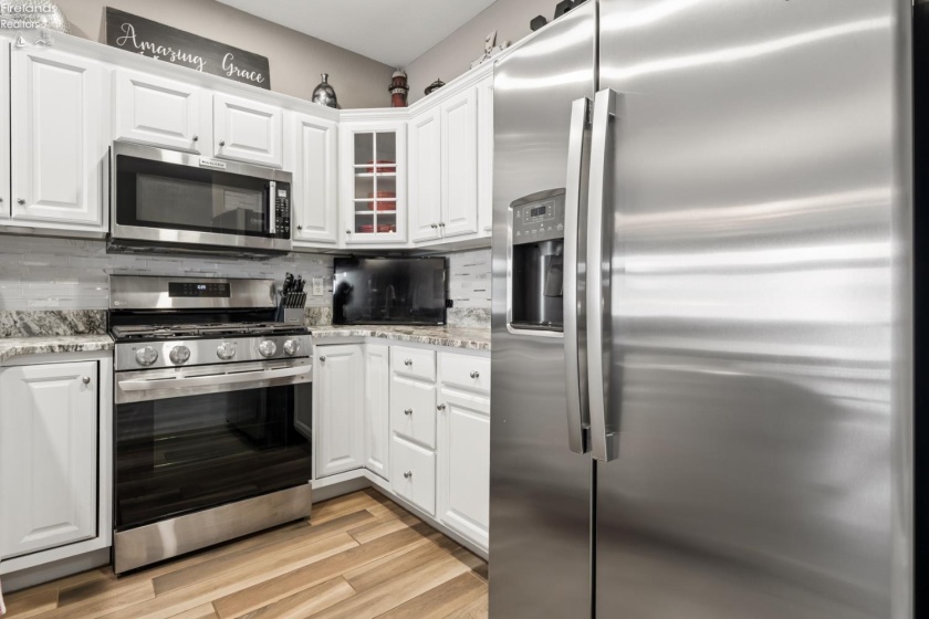 1213 Lakeshore Drive, Port Clinton, 43452, 3 Bedrooms Bedrooms, ,4 BathroomsBathrooms,Residential,For Sale,Lakeshore,20261347