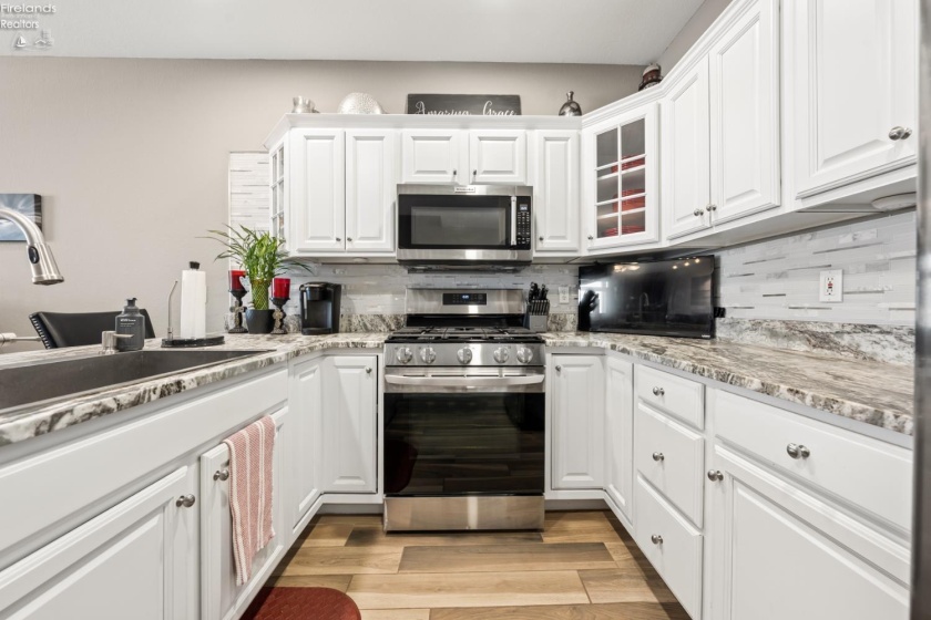 1213 Lakeshore Drive, Port Clinton, 43452, 3 Bedrooms Bedrooms, ,4 BathroomsBathrooms,Residential,For Sale,Lakeshore,20261347