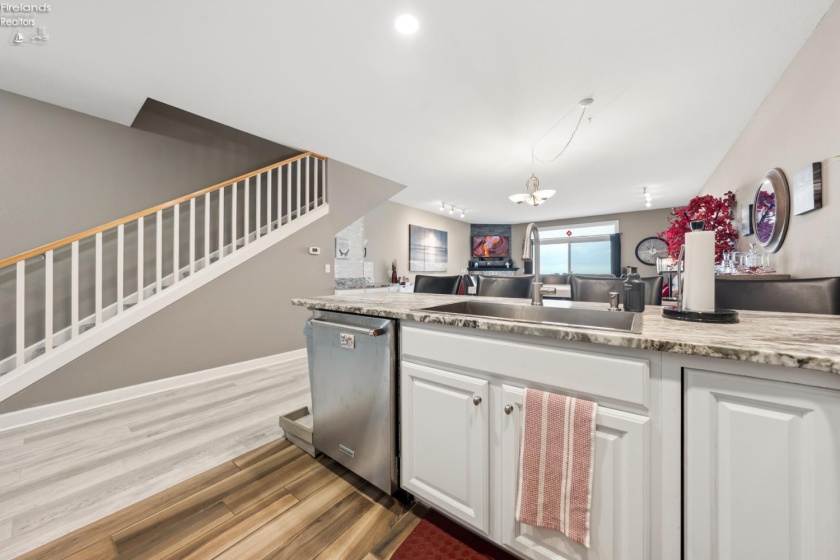 1213 Lakeshore Drive, Port Clinton, 43452, 3 Bedrooms Bedrooms, ,4 BathroomsBathrooms,Residential,For Sale,Lakeshore,20261347