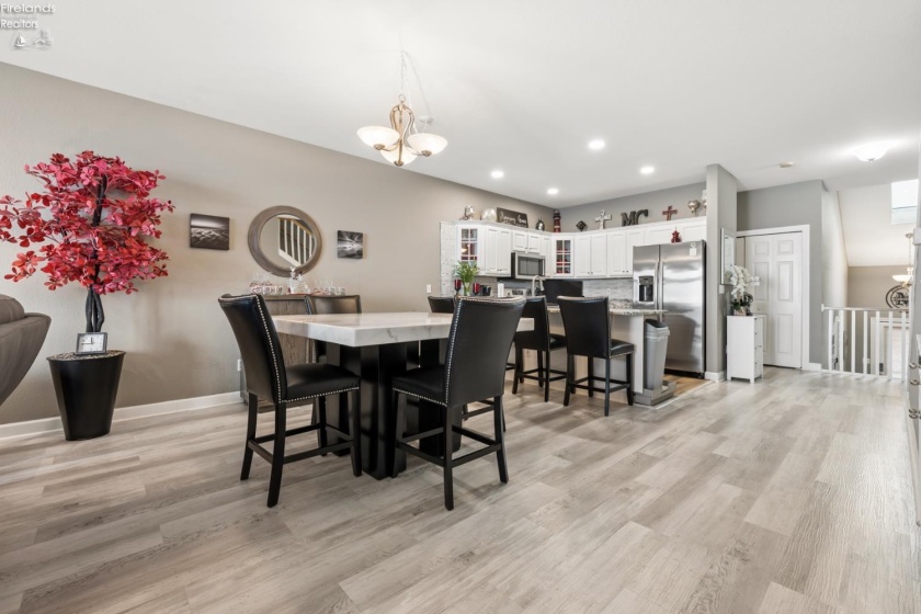 1213 Lakeshore Drive, Port Clinton, 43452, 3 Bedrooms Bedrooms, ,4 BathroomsBathrooms,Residential,For Sale,Lakeshore,20261347