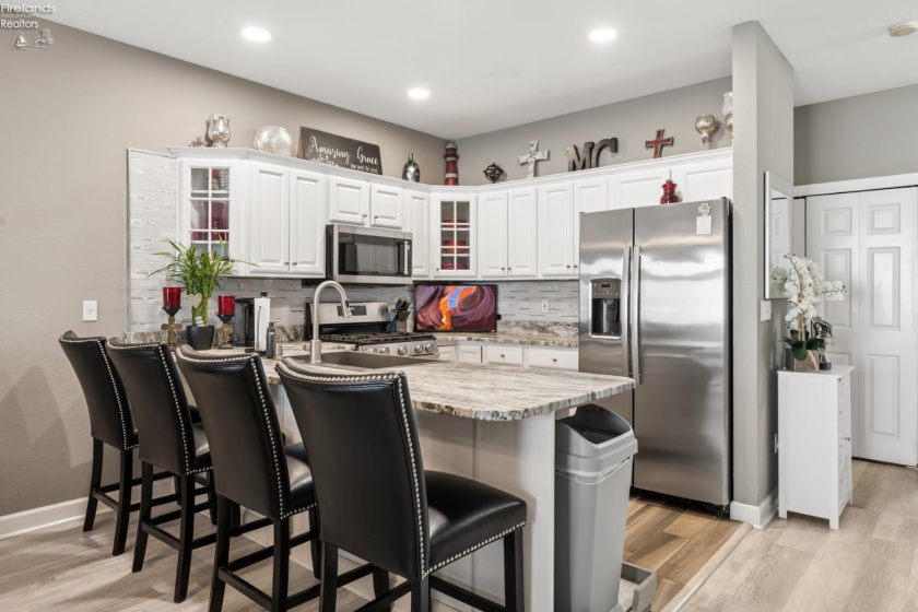 1213 Lakeshore Drive, Port Clinton, 43452, 3 Bedrooms Bedrooms, ,4 BathroomsBathrooms,Residential,For Sale,Lakeshore,20261347