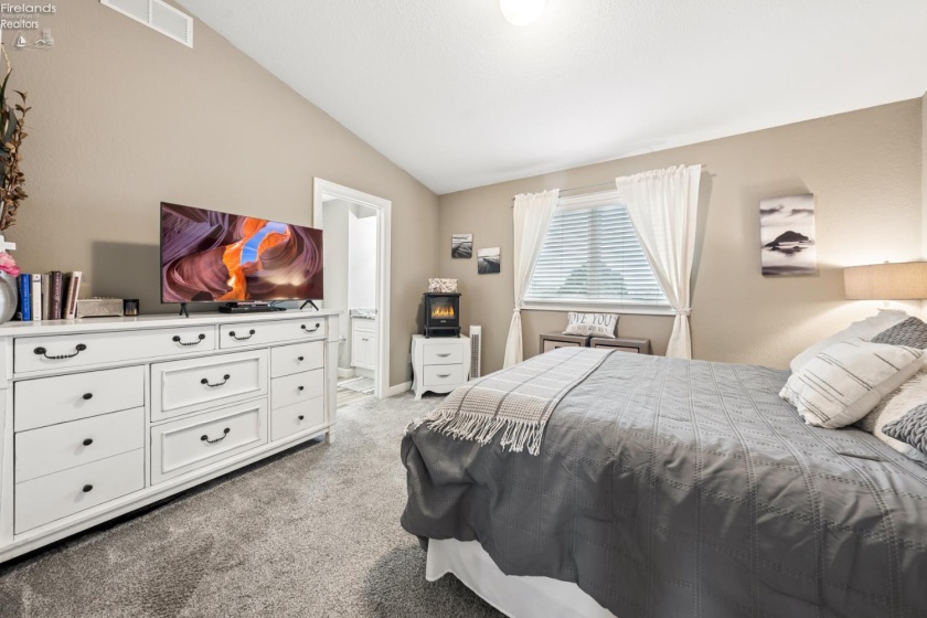 1213 Lakeshore Drive, Port Clinton, 43452, 3 Bedrooms Bedrooms, ,4 BathroomsBathrooms,Residential,For Sale,Lakeshore,20261347