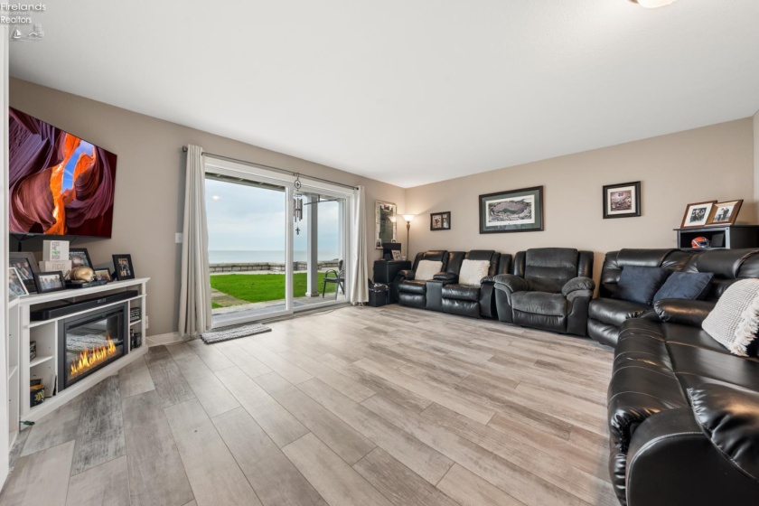 1213 Lakeshore Drive, Port Clinton, 43452, 3 Bedrooms Bedrooms, ,4 BathroomsBathrooms,Residential,For Sale,Lakeshore,20261347