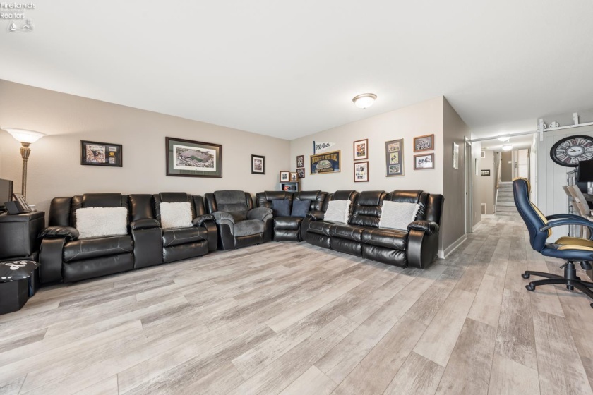 1213 Lakeshore Drive, Port Clinton, 43452, 3 Bedrooms Bedrooms, ,4 BathroomsBathrooms,Residential,For Sale,Lakeshore,20261347