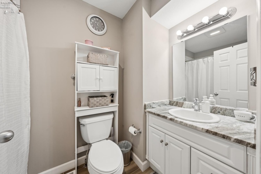 1213 Lakeshore Drive, Port Clinton, 43452, 3 Bedrooms Bedrooms, ,4 BathroomsBathrooms,Residential,For Sale,Lakeshore,20261347