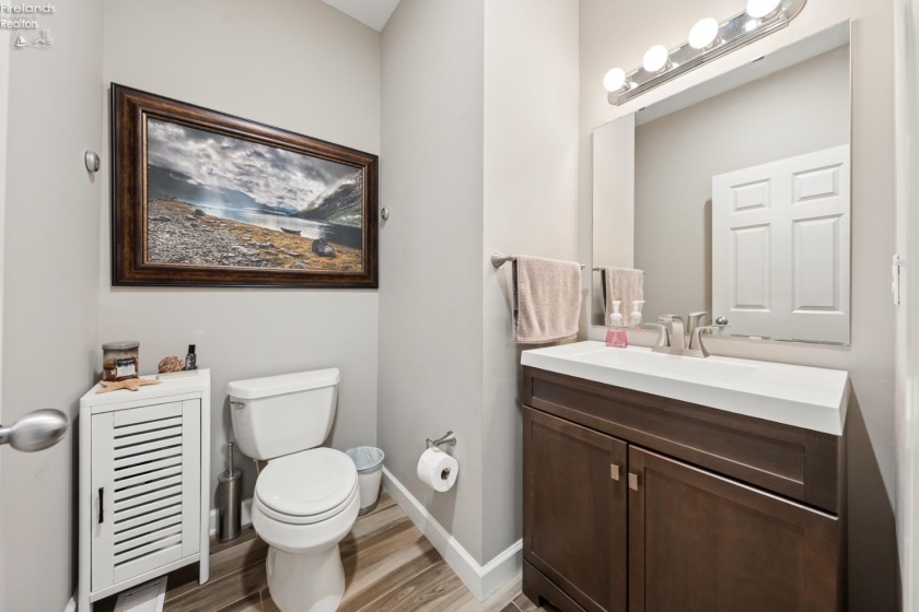 1213 Lakeshore Drive, Port Clinton, 43452, 3 Bedrooms Bedrooms, ,4 BathroomsBathrooms,Residential,For Sale,Lakeshore,20261347