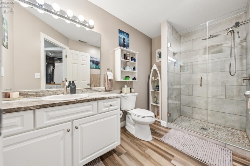 1213 Lakeshore Drive, Port Clinton, 43452, 3 Bedrooms Bedrooms, ,4 BathroomsBathrooms,Residential,For Sale,Lakeshore,20261347