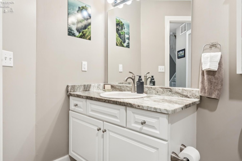 1213 Lakeshore Drive, Port Clinton, 43452, 3 Bedrooms Bedrooms, ,4 BathroomsBathrooms,Residential,For Sale,Lakeshore,20261347