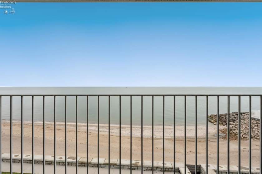 1213 Lakeshore Drive, Port Clinton, 43452, 3 Bedrooms Bedrooms, ,4 BathroomsBathrooms,Residential,For Sale,Lakeshore,20261347