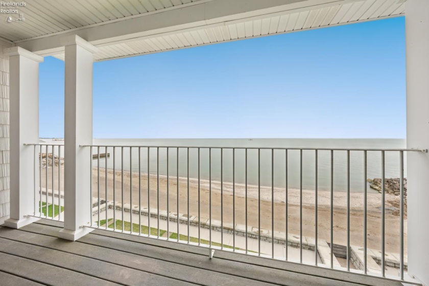 1213 Lakeshore Drive, Port Clinton, 43452, 3 Bedrooms Bedrooms, ,4 BathroomsBathrooms,Residential,For Sale,Lakeshore,20261347