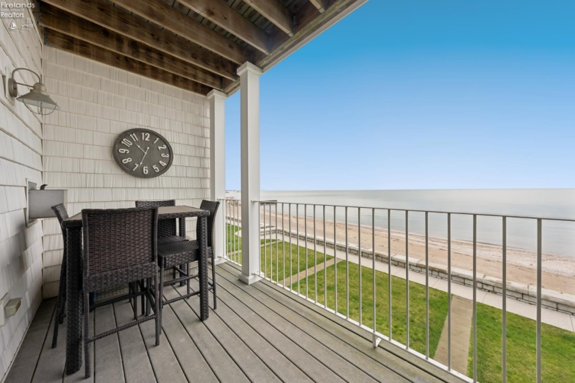 1213 Lakeshore Drive, Port Clinton, 43452, 3 Bedrooms Bedrooms, ,4 BathroomsBathrooms,Residential,For Sale,Lakeshore,20261347