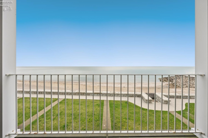 1213 Lakeshore Drive, Port Clinton, 43452, 3 Bedrooms Bedrooms, ,4 BathroomsBathrooms,Residential,For Sale,Lakeshore,20261347