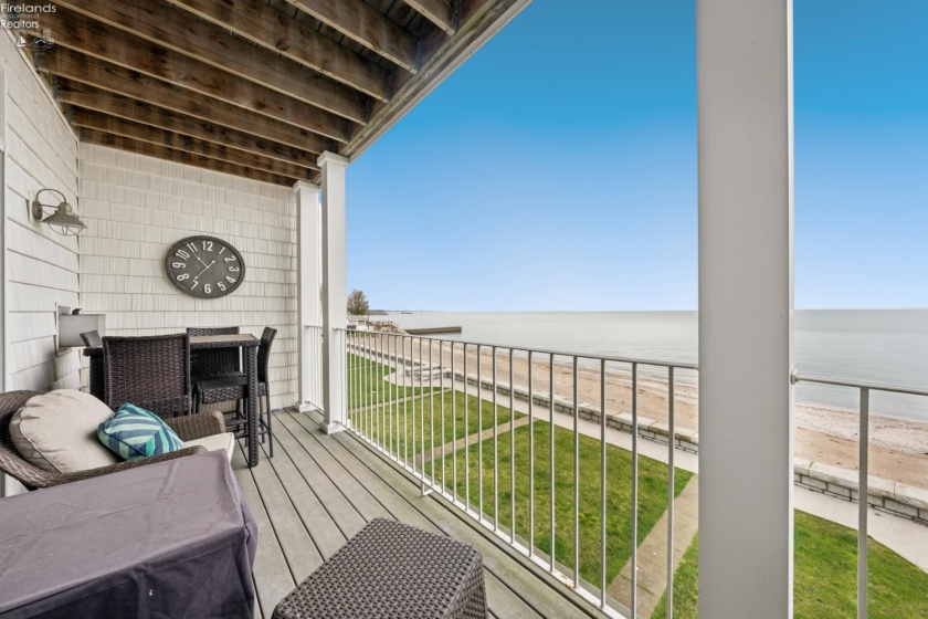 1213 Lakeshore Drive, Port Clinton, 43452, 3 Bedrooms Bedrooms, ,4 BathroomsBathrooms,Residential,For Sale,Lakeshore,20261347