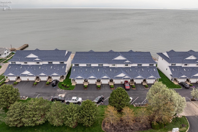 1213 Lakeshore Drive, Port Clinton, 43452, 3 Bedrooms Bedrooms, ,4 BathroomsBathrooms,Residential,For Sale,Lakeshore,20261347