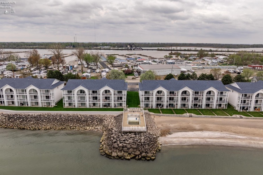 1213 Lakeshore Drive, Port Clinton, 43452, 3 Bedrooms Bedrooms, ,4 BathroomsBathrooms,Residential,For Sale,Lakeshore,20261347