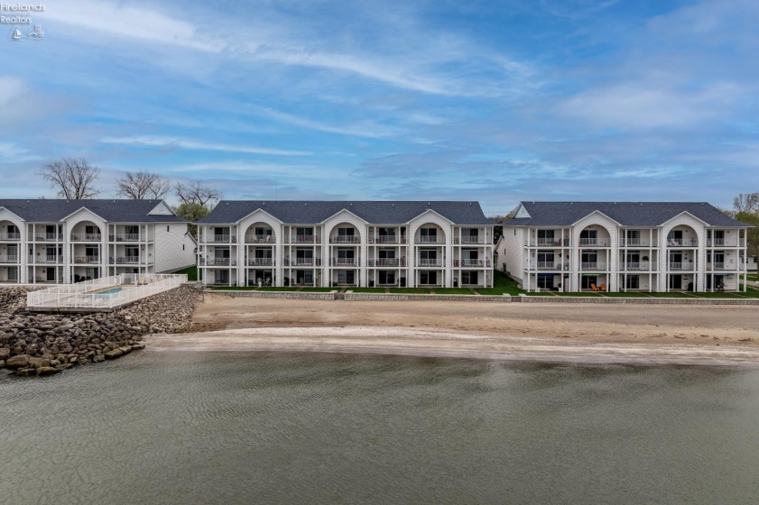 1213 Lakeshore Drive, Port Clinton, 43452, 3 Bedrooms Bedrooms, ,4 BathroomsBathrooms,Residential,For Sale,Lakeshore,20261347