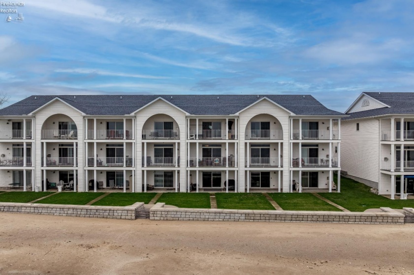 1213 Lakeshore Drive, Port Clinton, 43452, 3 Bedrooms Bedrooms, ,4 BathroomsBathrooms,Residential,For Sale,Lakeshore,20261347