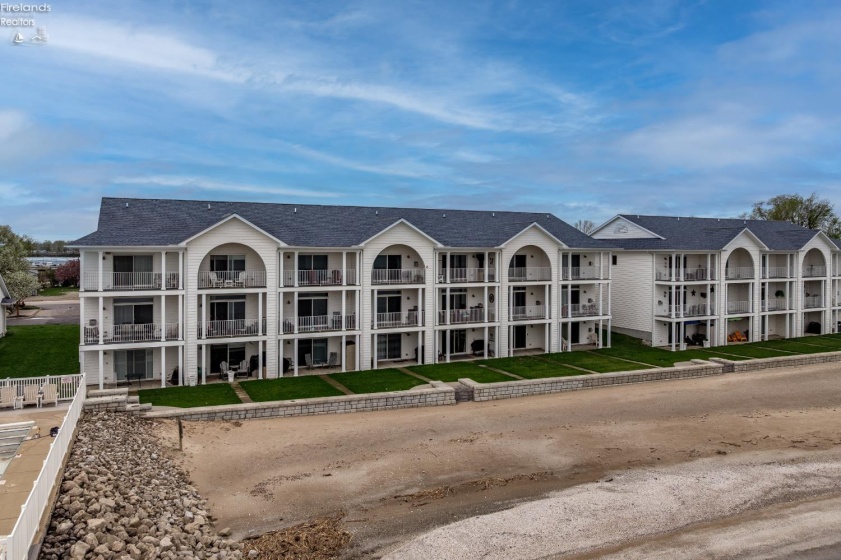 1213 Lakeshore Drive, Port Clinton, 43452, 3 Bedrooms Bedrooms, ,4 BathroomsBathrooms,Residential,For Sale,Lakeshore,20261347