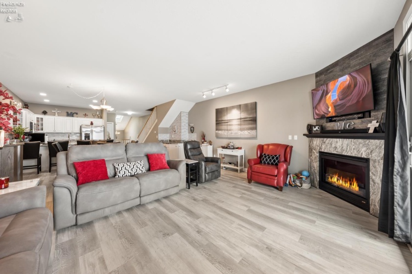 1213 Lakeshore Drive, Port Clinton, 43452, 3 Bedrooms Bedrooms, ,4 BathroomsBathrooms,Residential,For Sale,Lakeshore,20261347