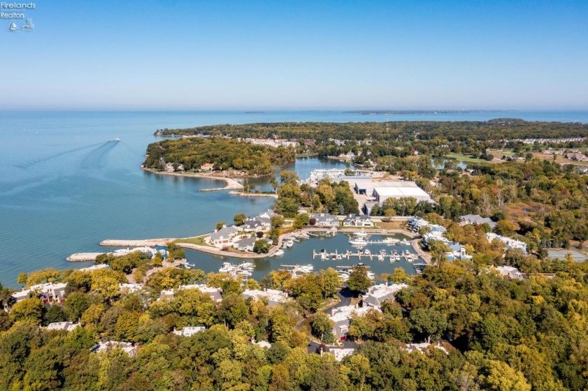 4475 Marin Harbor, Port Clinton, 43452, 2 Bedrooms Bedrooms, ,2 BathroomsBathrooms,Residential,For Sale,Marin Harbor,20261242