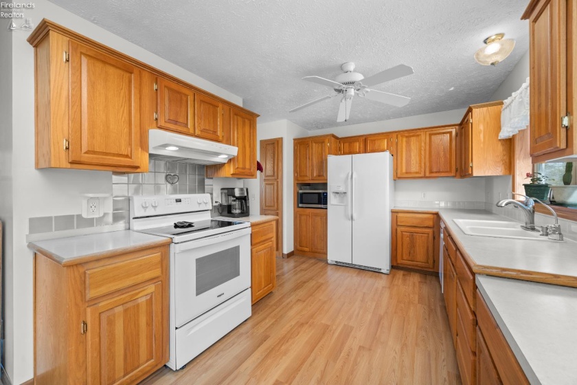 2327 Stonepath St., Lorain, 44052, 4 Bedrooms Bedrooms, ,3 BathroomsBathrooms,Residential,For Sale,Stonepath St.,20261424